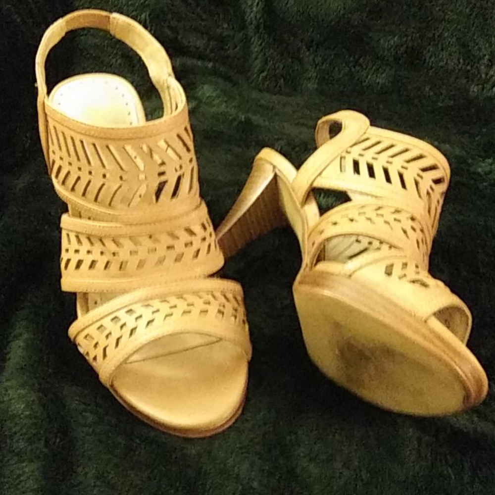 Sandal heel Size 6
